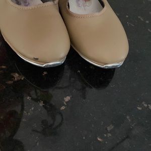 tap shoes. Other than one scuff like new ……